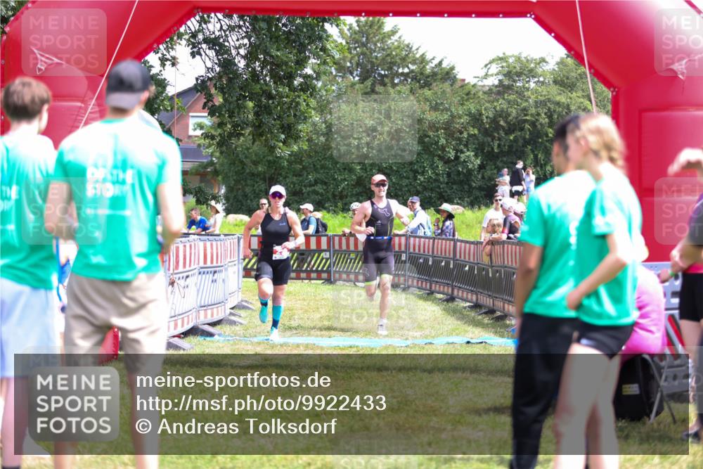 21.06.2026 - 29. Vierlanden-Triathlon Andreas Tolksdorf http://msf.ph/oto/9922433 21.06.2026 13:52:11 Ziel 235, 1028, 1044, 1087 meine-sportfotos.de