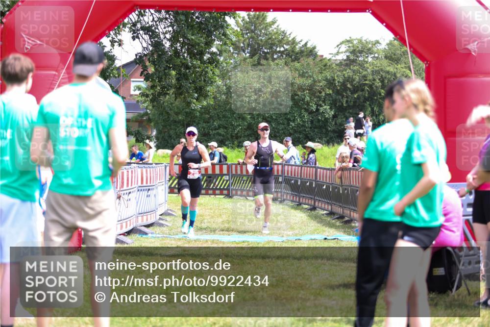 21.06.2026 - 29. Vierlanden-Triathlon Andreas Tolksdorf http://msf.ph/oto/9922434 21.06.2026 13:52:11 Ziel 235, 1028, 1044, 1087 meine-sportfotos.de