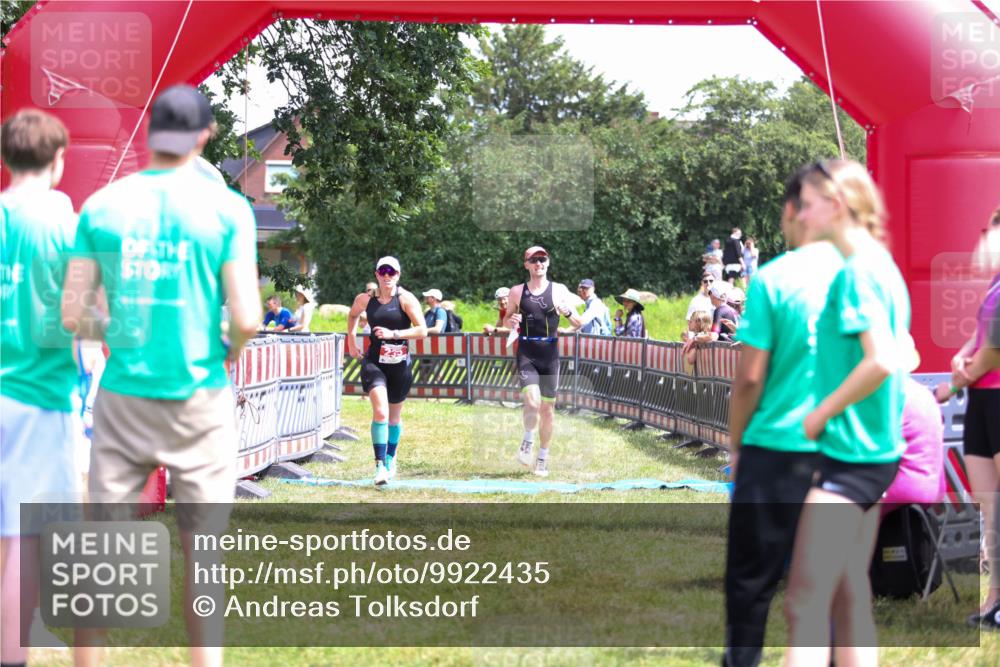 21.06.2026 - 29. Vierlanden-Triathlon Andreas Tolksdorf http://msf.ph/oto/9922435 21.06.2026 13:52:11 Ziel 235, 1028, 1044, 1087 meine-sportfotos.de