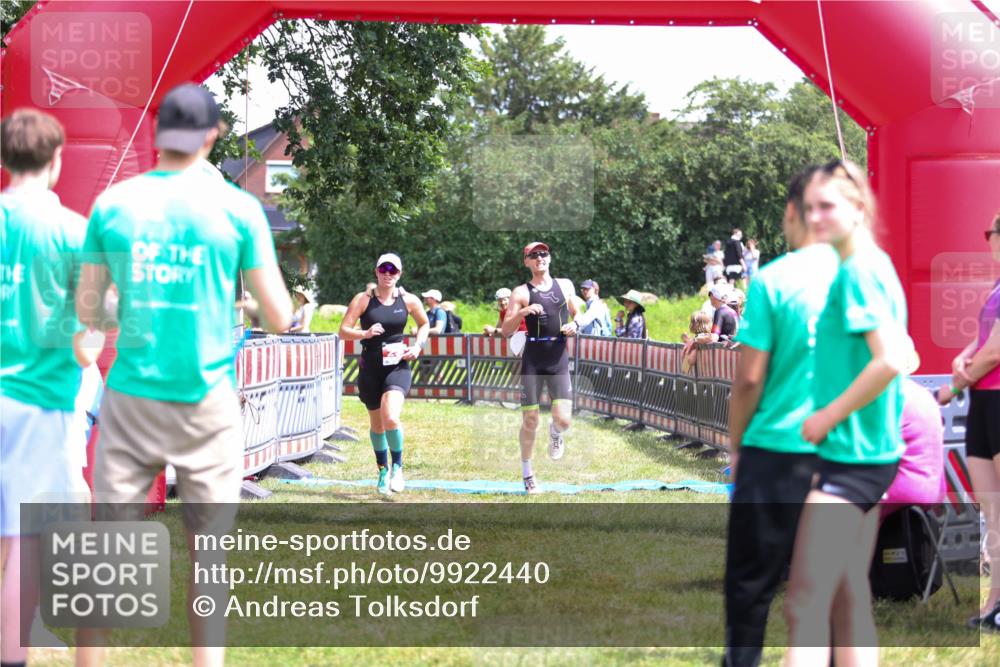 21.06.2026 - 29. Vierlanden-Triathlon Andreas Tolksdorf http://msf.ph/oto/9922440 21.06.2026 13:52:11 Ziel 235, 1028, 1044, 1087 meine-sportfotos.de