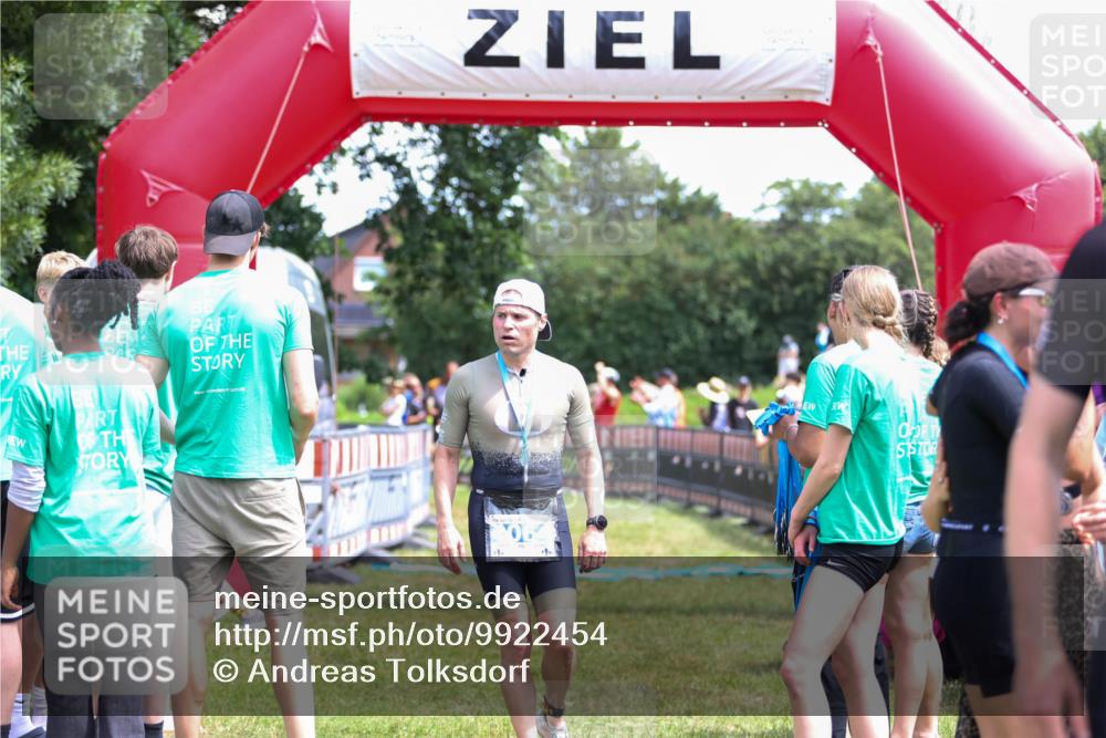 21.06.2026 - 29. Vierlanden-Triathlon Andreas Tolksdorf http://msf.ph/oto/9922454 21.06.2026 13:52:36 Ziel 120, 1029, 1064, 1092 meine-sportfotos.de
