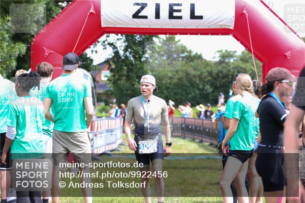 21.06.2026 - 29. Vierlanden-Triathlon Andreas Tolksdorf http://msf.ph/oto/9922456 21.06.2026 13:52:36 Ziel 120, 1029, 1064, 1092 meine-sportfotos.de