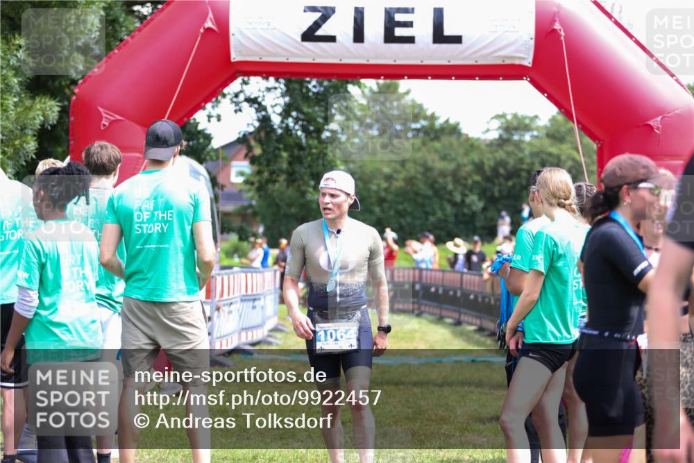 21.06.2026 - 29. Vierlanden-Triathlon Andreas Tolksdorf http://msf.ph/oto/9922457 21.06.2026 13:52:37 Ziel 120, 1029, 1092 meine-sportfotos.de
