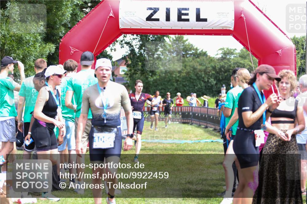 21.06.2026 - 29. Vierlanden-Triathlon Andreas Tolksdorf http://msf.ph/oto/9922459 21.06.2026 13:52:38 Ziel 120, 1029, 1092 meine-sportfotos.de