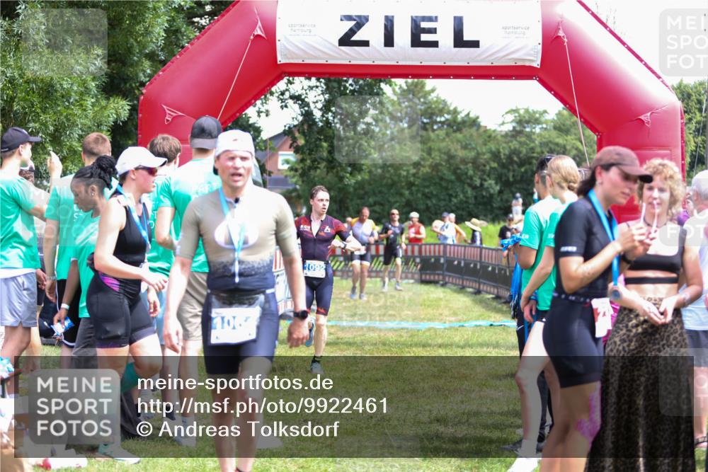 21.06.2026 - 29. Vierlanden-Triathlon Andreas Tolksdorf http://msf.ph/oto/9922461 21.06.2026 13:52:38 Ziel 120, 1029, 1092 meine-sportfotos.de