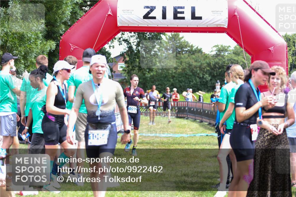 21.06.2026 - 29. Vierlanden-Triathlon Andreas Tolksdorf http://msf.ph/oto/9922462 21.06.2026 13:52:39 Ziel 120, 1029, 1092 meine-sportfotos.de