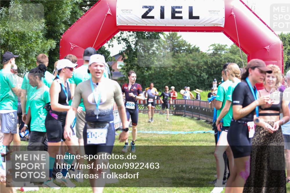 21.06.2026 - 29. Vierlanden-Triathlon Andreas Tolksdorf http://msf.ph/oto/9922463 21.06.2026 13:52:39 Ziel 120, 1029, 1092 meine-sportfotos.de