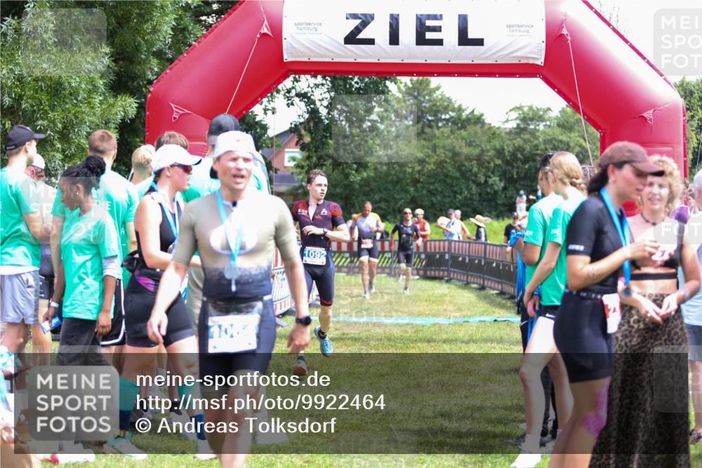 21.06.2026 - 29. Vierlanden-Triathlon Andreas Tolksdorf http://msf.ph/oto/9922464 21.06.2026 13:52:39 Ziel 120, 1029, 1092 meine-sportfotos.de