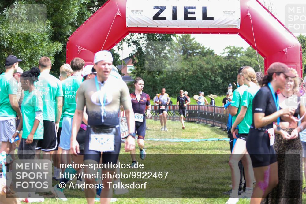21.06.2026 - 29. Vierlanden-Triathlon Andreas Tolksdorf http://msf.ph/oto/9922467 21.06.2026 13:52:39 Ziel 120, 1029, 1092 meine-sportfotos.de