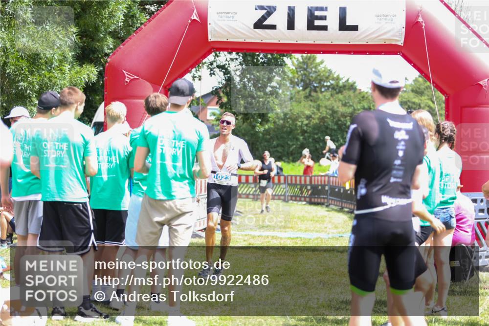 21.06.2026 - 29. Vierlanden-Triathlon Andreas Tolksdorf http://msf.ph/oto/9922486 21.06.2026 13:53:05 Ziel 752, 1023 meine-sportfotos.de
