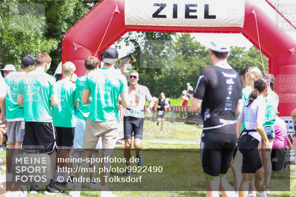 21.06.2026 - 29. Vierlanden-Triathlon Andreas Tolksdorf http://msf.ph/oto/9922490 21.06.2026 13:53:05 Ziel 752, 1023 meine-sportfotos.de