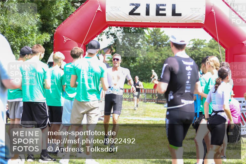 21.06.2026 - 29. Vierlanden-Triathlon Andreas Tolksdorf http://msf.ph/oto/9922492 21.06.2026 13:53:05 Ziel 752, 1023 meine-sportfotos.de
