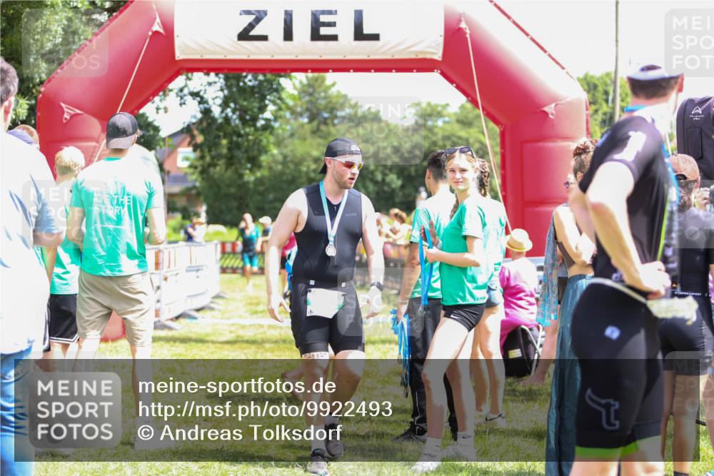 21.06.2026 - 29. Vierlanden-Triathlon Andreas Tolksdorf http://msf.ph/oto/9922493 21.06.2026 13:53:15 Ziel 861, 1036 meine-sportfotos.de