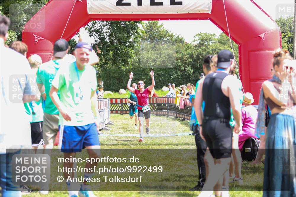 21.06.2026 - 29. Vierlanden-Triathlon Andreas Tolksdorf http://msf.ph/oto/9922499 21.06.2026 13:53:16 Ziel 861, 1036, 1052 meine-sportfotos.de