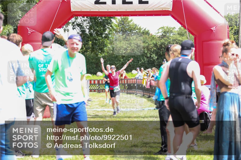 21.06.2026 - 29. Vierlanden-Triathlon Andreas Tolksdorf http://msf.ph/oto/9922501 21.06.2026 13:53:17 Ziel 861, 1036, 1052 meine-sportfotos.de