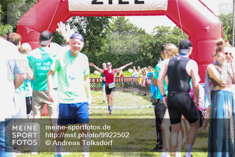 21.06.2026 - 29. Vierlanden-Triathlon Andreas Tolksdorf http://msf.ph/oto/9922502 21.06.2026 13:53:17 Ziel 861, 1036, 1052 meine-sportfotos.de