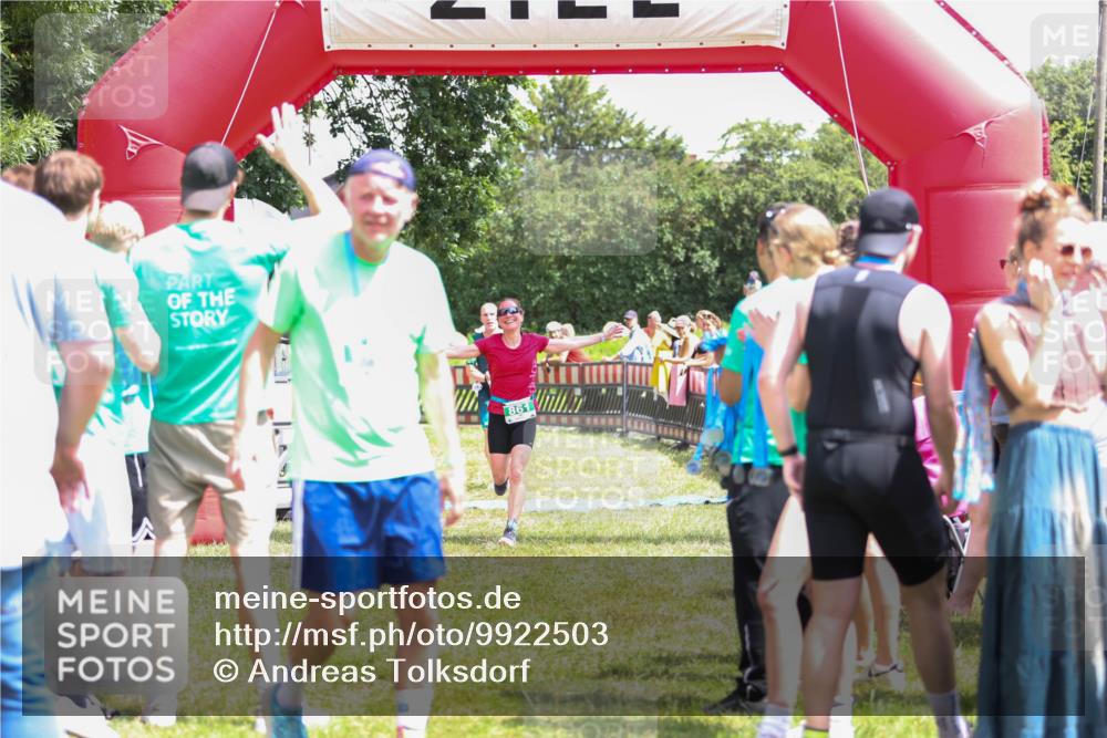 21.06.2026 - 29. Vierlanden-Triathlon Andreas Tolksdorf http://msf.ph/oto/9922503 21.06.2026 13:53:17 Ziel 861, 1036, 1052 meine-sportfotos.de