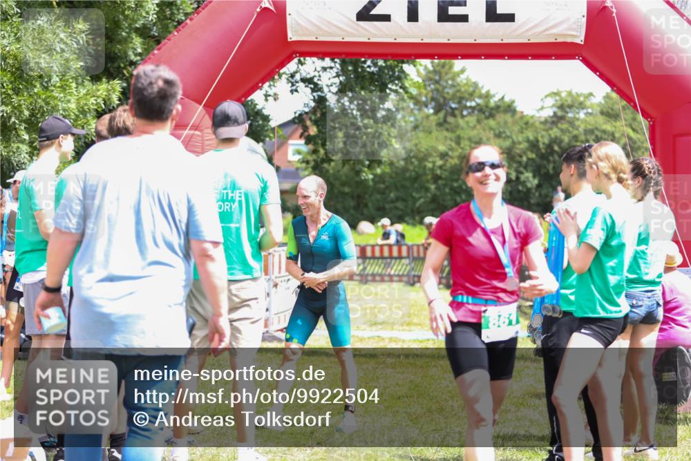 21.06.2026 - 29. Vierlanden-Triathlon Andreas Tolksdorf http://msf.ph/oto/9922504 21.06.2026 13:53:22 Ziel 861, 1036, 1052 meine-sportfotos.de