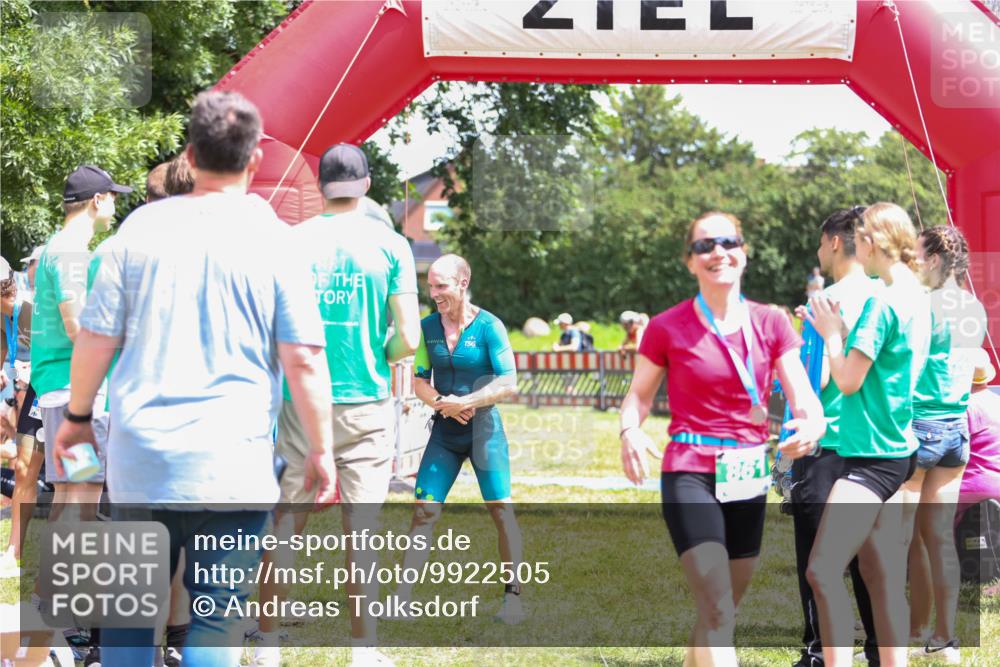 21.06.2026 - 29. Vierlanden-Triathlon Andreas Tolksdorf http://msf.ph/oto/9922505 21.06.2026 13:53:22 Ziel 861, 1036, 1052 meine-sportfotos.de