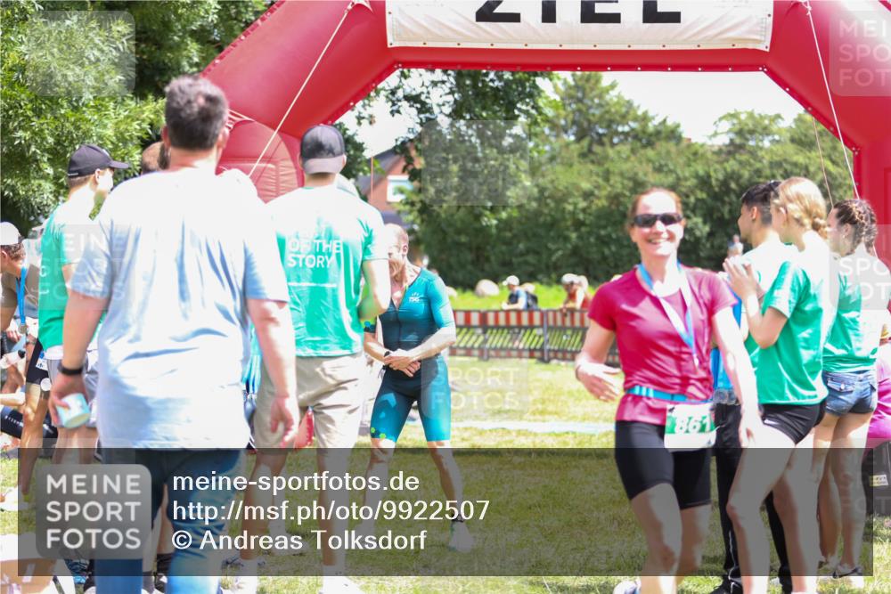 21.06.2026 - 29. Vierlanden-Triathlon Andreas Tolksdorf http://msf.ph/oto/9922507 21.06.2026 13:53:22 Ziel 861, 1036, 1052 meine-sportfotos.de