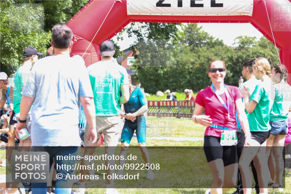 21.06.2026 - 29. Vierlanden-Triathlon Andreas Tolksdorf http://msf.ph/oto/9922508 21.06.2026 13:53:22 Ziel 861, 1036, 1052 meine-sportfotos.de