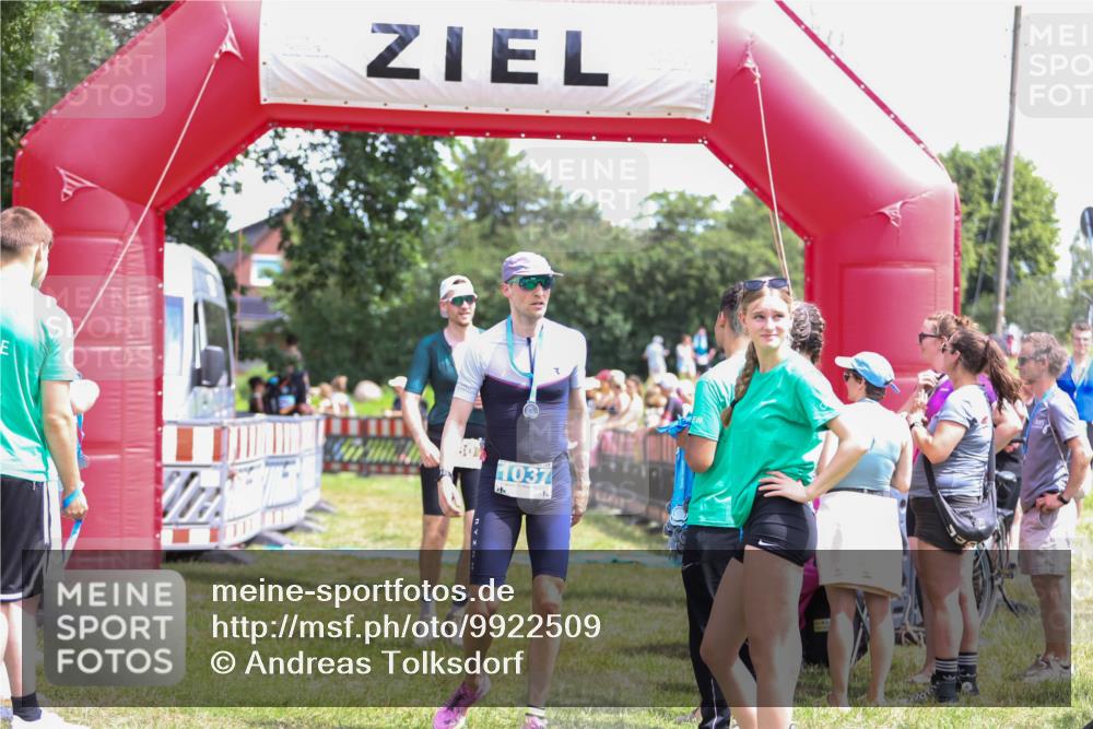 21.06.2026 - 29. Vierlanden-Triathlon Andreas Tolksdorf http://msf.ph/oto/9922509 21.06.2026 13:54:08 Ziel 80, 871 meine-sportfotos.de