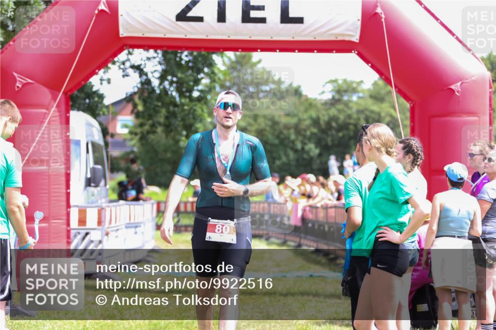 21.06.2026 - 29. Vierlanden-Triathlon Andreas Tolksdorf http://msf.ph/oto/9922516 21.06.2026 13:54:12 Ziel 871, 1048 meine-sportfotos.de