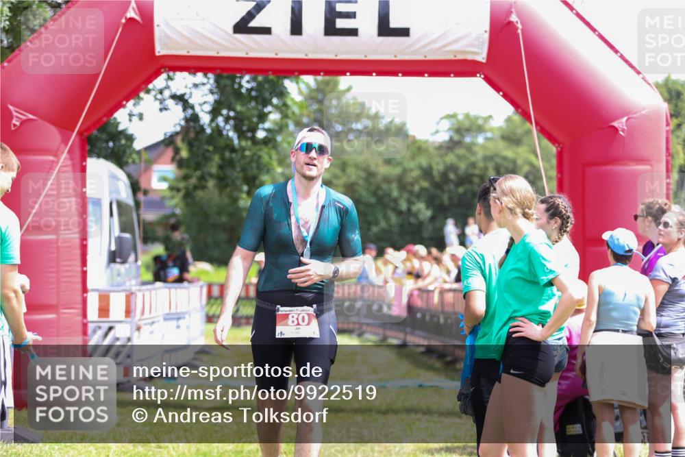 21.06.2026 - 29. Vierlanden-Triathlon Andreas Tolksdorf http://msf.ph/oto/9922519 21.06.2026 13:54:13 Ziel 871, 1048 meine-sportfotos.de