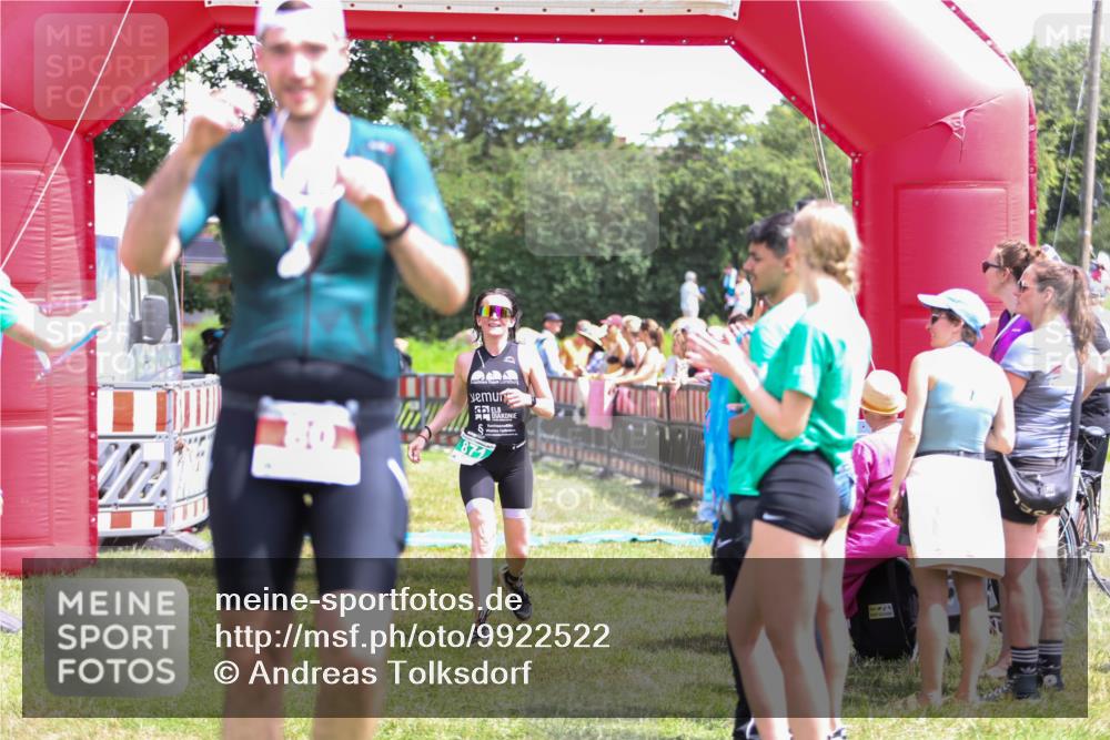 21.06.2026 - 29. Vierlanden-Triathlon Andreas Tolksdorf http://msf.ph/oto/9922522 21.06.2026 13:54:14 Ziel 871, 1048 meine-sportfotos.de
