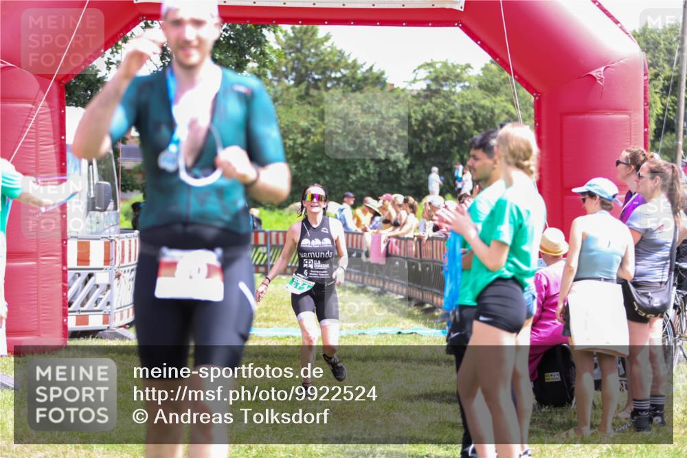 21.06.2026 - 29. Vierlanden-Triathlon Andreas Tolksdorf http://msf.ph/oto/9922524 21.06.2026 13:54:15 Ziel 871, 1048 meine-sportfotos.de