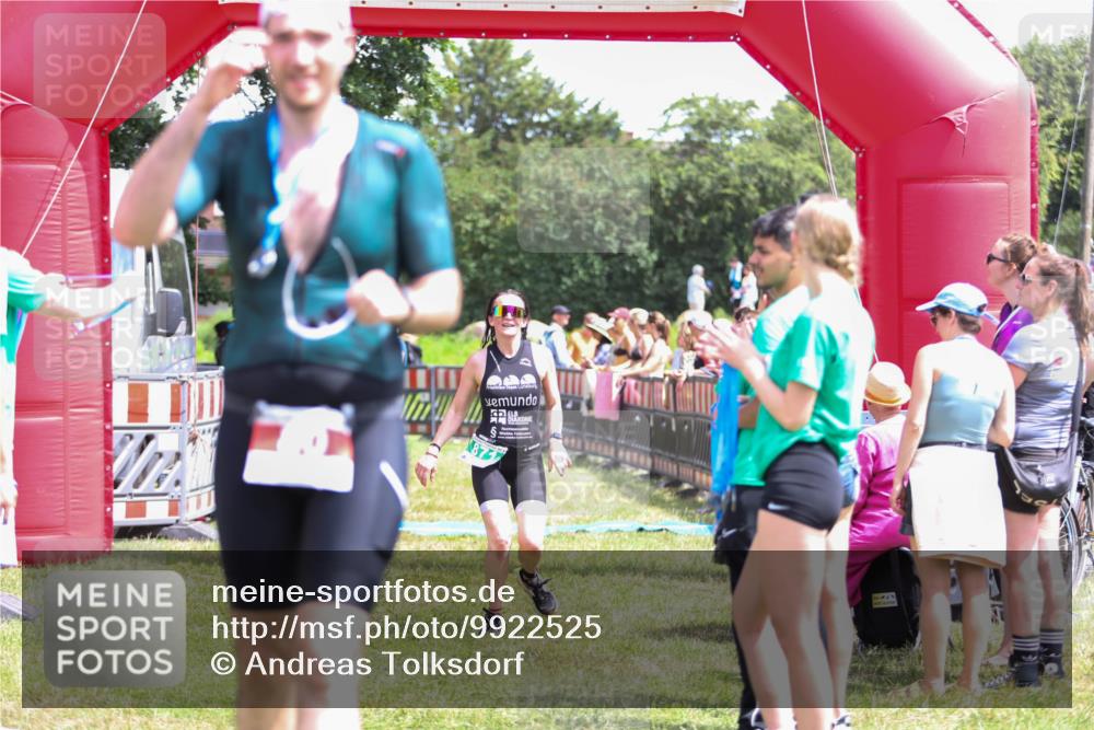 21.06.2026 - 29. Vierlanden-Triathlon Andreas Tolksdorf http://msf.ph/oto/9922525 21.06.2026 13:54:15 Ziel 871, 1048 meine-sportfotos.de