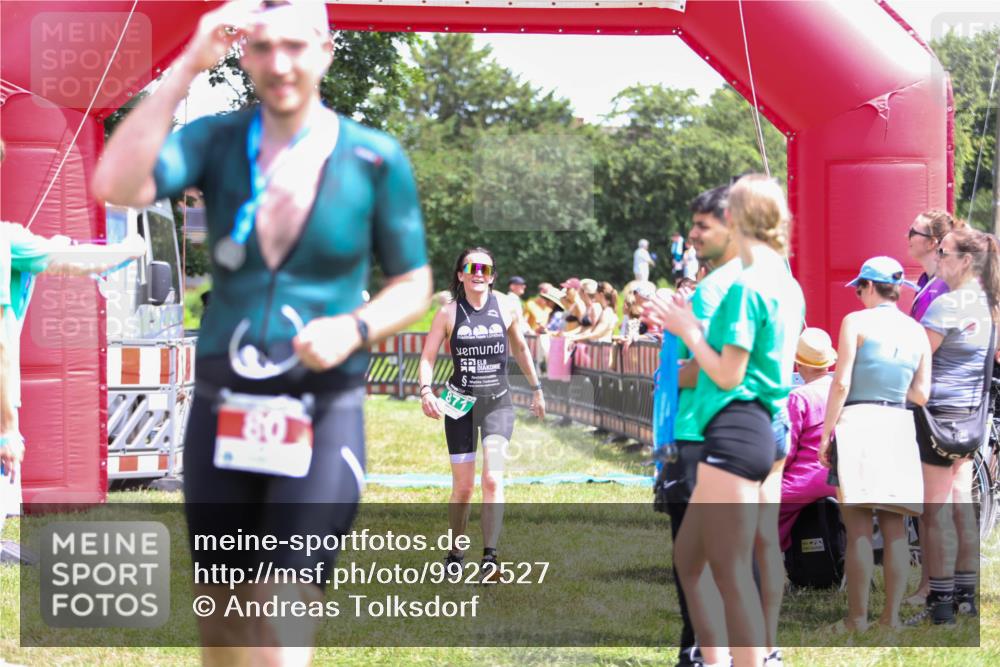21.06.2026 - 29. Vierlanden-Triathlon Andreas Tolksdorf http://msf.ph/oto/9922527 21.06.2026 13:54:15 Ziel 871, 1048 meine-sportfotos.de