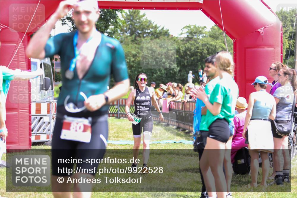 21.06.2026 - 29. Vierlanden-Triathlon Andreas Tolksdorf http://msf.ph/oto/9922528 21.06.2026 13:54:15 Ziel 871, 1048 meine-sportfotos.de