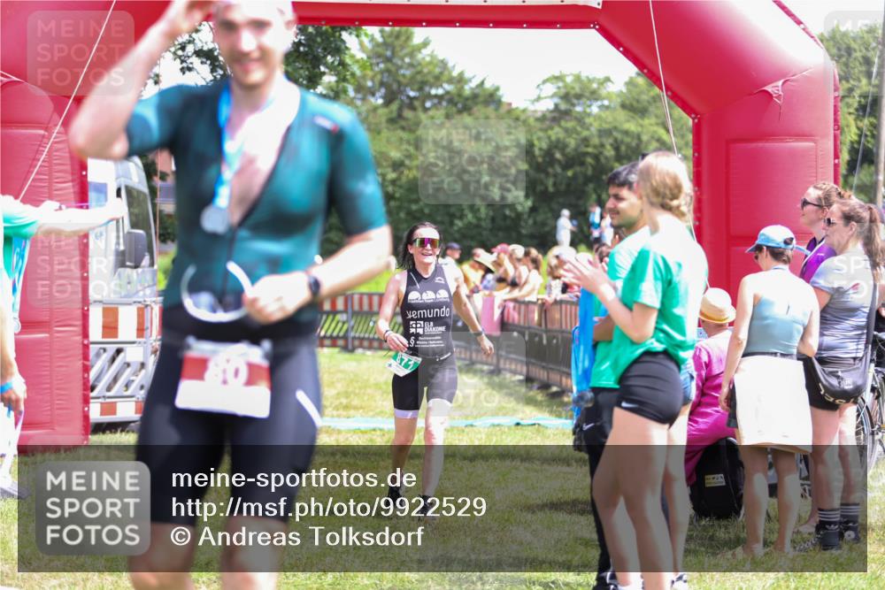 21.06.2026 - 29. Vierlanden-Triathlon Andreas Tolksdorf http://msf.ph/oto/9922529 21.06.2026 13:54:15 Ziel 871, 1048 meine-sportfotos.de