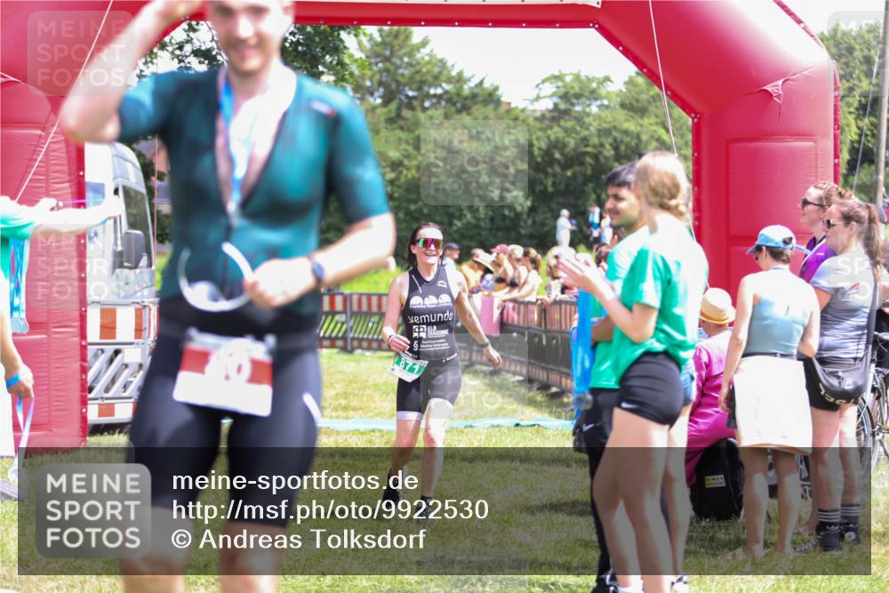 21.06.2026 - 29. Vierlanden-Triathlon Andreas Tolksdorf http://msf.ph/oto/9922530 21.06.2026 13:54:15 Ziel 871, 1048 meine-sportfotos.de