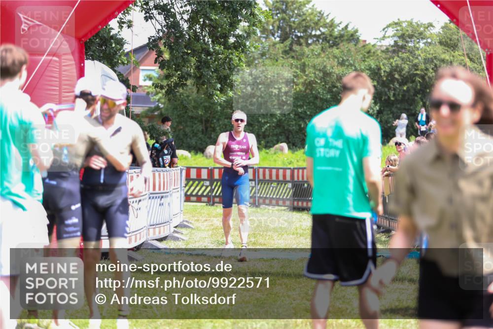 21.06.2026 - 29. Vierlanden-Triathlon Andreas Tolksdorf http://msf.ph/oto/9922571 21.06.2026 13:54:43 Ziel 1042, 1067, 1085 meine-sportfotos.de