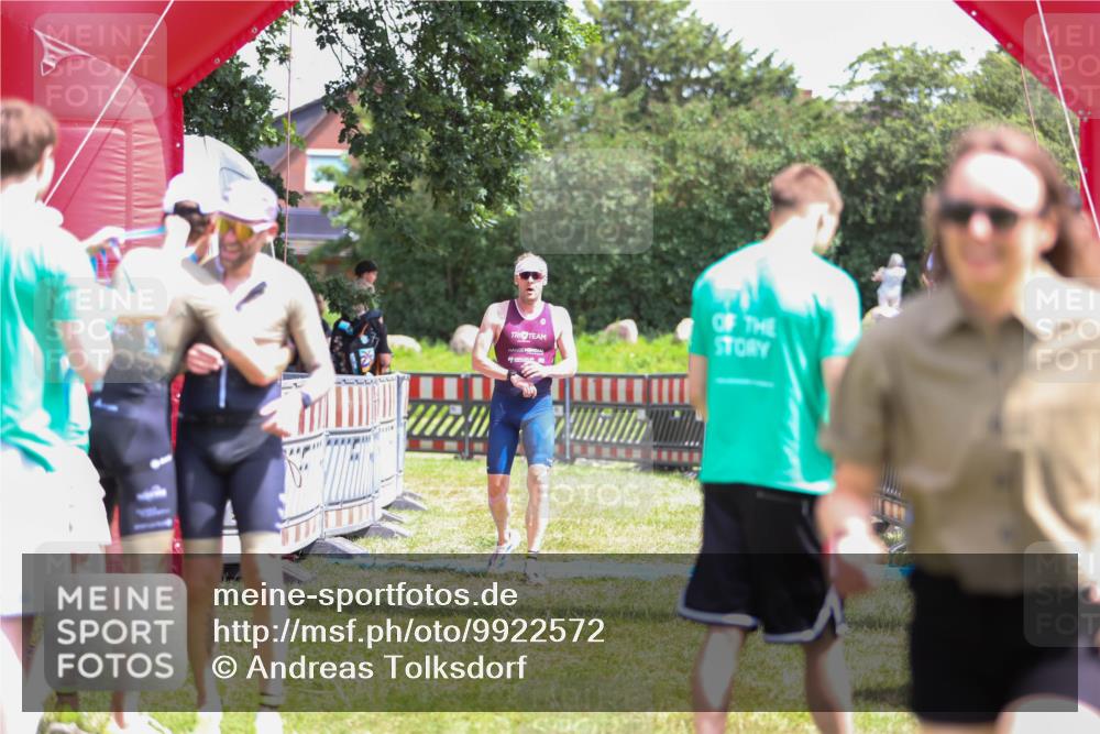 21.06.2026 - 29. Vierlanden-Triathlon Andreas Tolksdorf http://msf.ph/oto/9922572 21.06.2026 13:54:43 Ziel 1042, 1067, 1085 meine-sportfotos.de