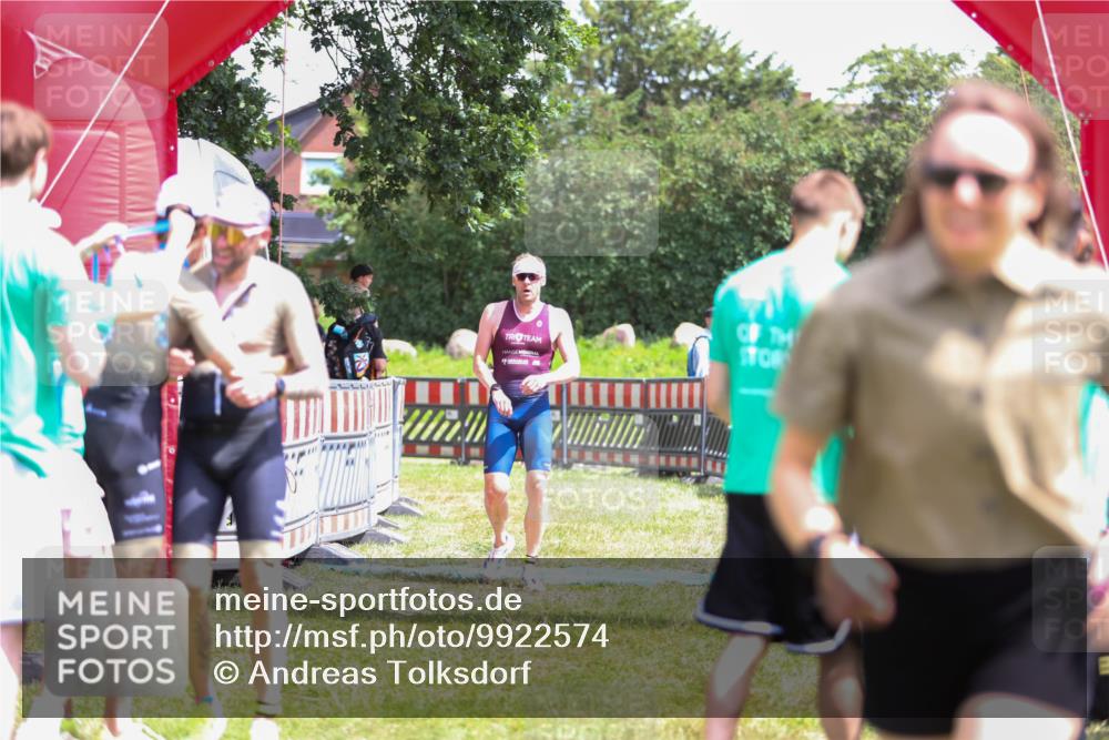 21.06.2026 - 29. Vierlanden-Triathlon Andreas Tolksdorf http://msf.ph/oto/9922574 21.06.2026 13:54:43 Ziel 1042, 1067, 1085 meine-sportfotos.de