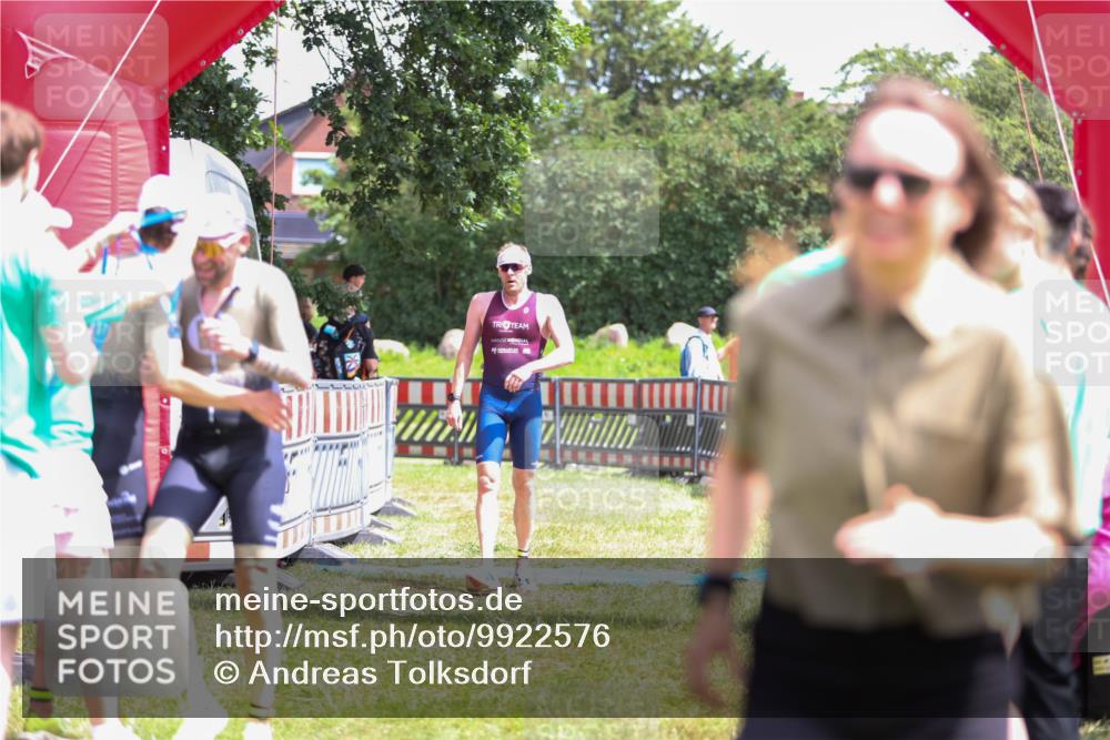 21.06.2026 - 29. Vierlanden-Triathlon Andreas Tolksdorf http://msf.ph/oto/9922576 21.06.2026 13:54:43 Ziel 1042, 1067, 1085 meine-sportfotos.de