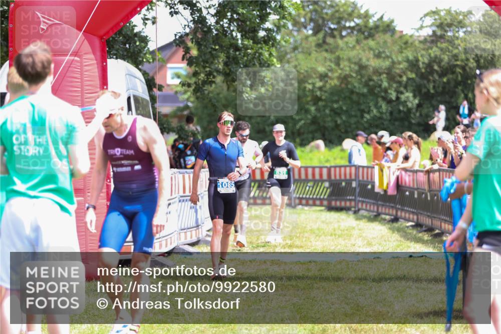 21.06.2026 - 29. Vierlanden-Triathlon Andreas Tolksdorf http://msf.ph/oto/9922580 21.06.2026 13:54:55 Ziel 18, 831, 1085 meine-sportfotos.de