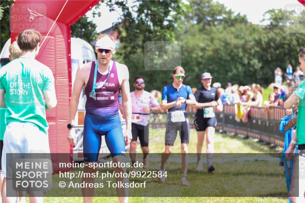 21.06.2026 - 29. Vierlanden-Triathlon Andreas Tolksdorf http://msf.ph/oto/9922584 21.06.2026 13:54:56 Ziel 18, 831, 1085 meine-sportfotos.de