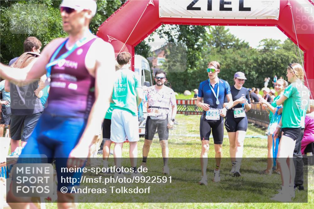 21.06.2026 - 29. Vierlanden-Triathlon Andreas Tolksdorf http://msf.ph/oto/9922591 21.06.2026 13:55:02 Ziel 816, 1025 meine-sportfotos.de