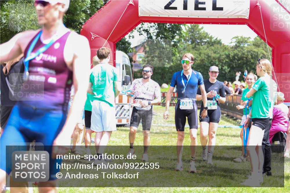 21.06.2026 - 29. Vierlanden-Triathlon Andreas Tolksdorf http://msf.ph/oto/9922595 21.06.2026 13:55:03 Ziel 816, 1025 meine-sportfotos.de
