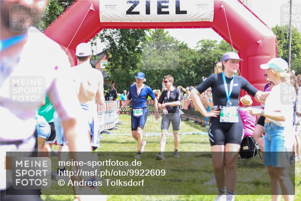 21.06.2026 - 29. Vierlanden-Triathlon Andreas Tolksdorf http://msf.ph/oto/9922609 21.06.2026 13:55:15 Ziel 816, 1025, 1035 meine-sportfotos.de