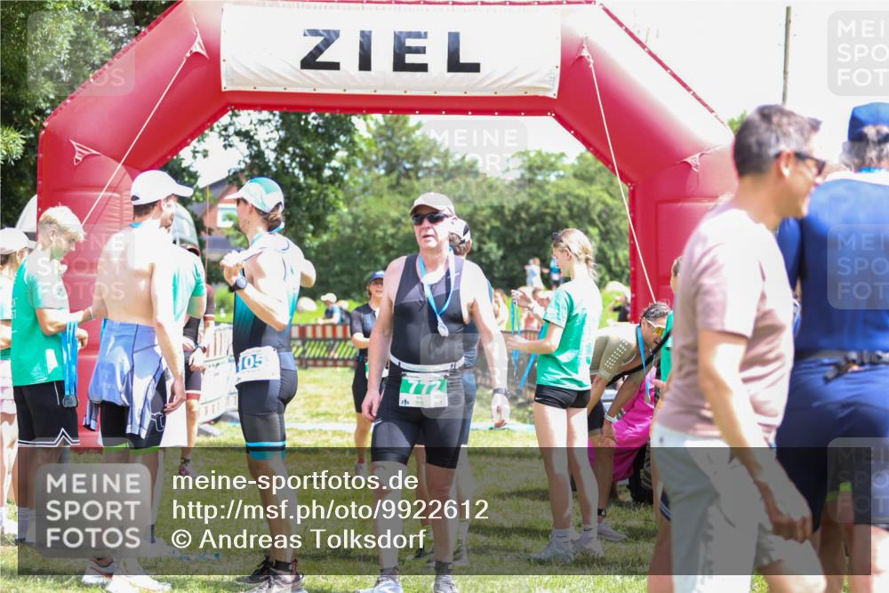 21.06.2026 - 29. Vierlanden-Triathlon Andreas Tolksdorf http://msf.ph/oto/9922612 21.06.2026 13:55:47 Ziel 865, 880, 1026 meine-sportfotos.de