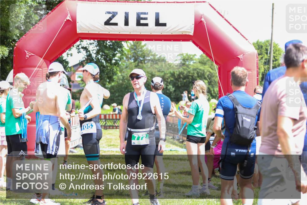 21.06.2026 - 29. Vierlanden-Triathlon Andreas Tolksdorf http://msf.ph/oto/9922615 21.06.2026 13:55:47 Ziel 865, 880, 1026 meine-sportfotos.de