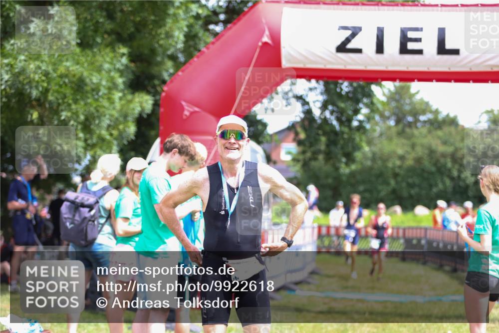 21.06.2026 - 29. Vierlanden-Triathlon Andreas Tolksdorf http://msf.ph/oto/9922618 21.06.2026 13:59:21 Ziel 260, 847, 890, 1058 meine-sportfotos.de