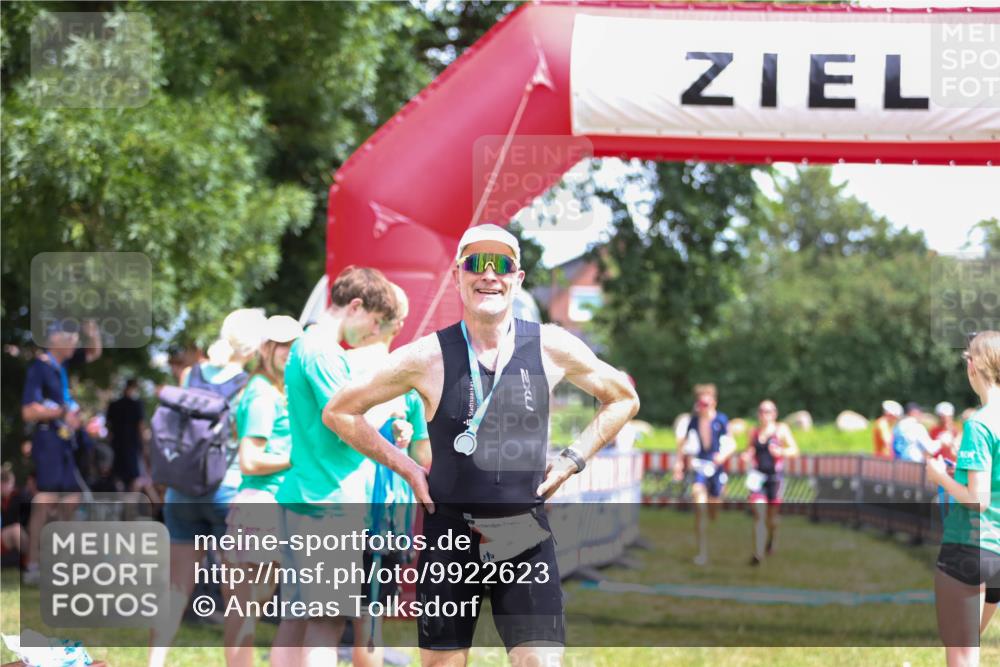 21.06.2026 - 29. Vierlanden-Triathlon Andreas Tolksdorf http://msf.ph/oto/9922623 21.06.2026 13:59:21 Ziel 260, 847, 890, 1058 meine-sportfotos.de