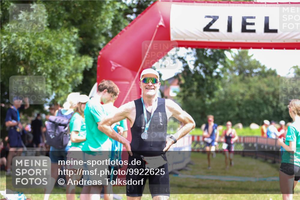21.06.2026 - 29. Vierlanden-Triathlon Andreas Tolksdorf http://msf.ph/oto/9922625 21.06.2026 13:59:21 Ziel 260, 847, 890, 1058 meine-sportfotos.de