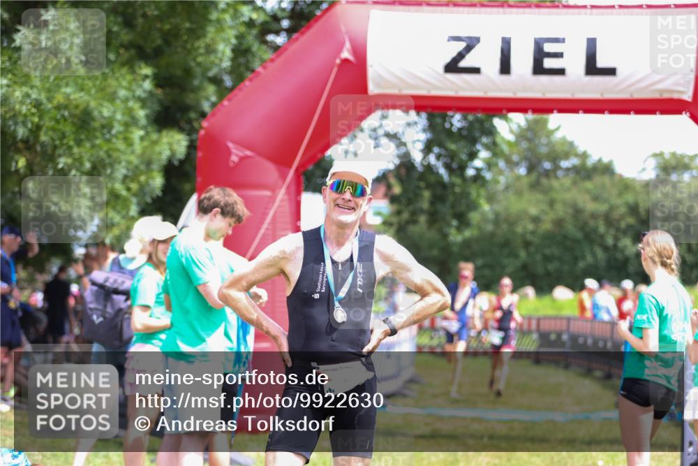 21.06.2026 - 29. Vierlanden-Triathlon Andreas Tolksdorf http://msf.ph/oto/9922630 21.06.2026 13:59:21 Ziel 260, 847, 890, 1058 meine-sportfotos.de